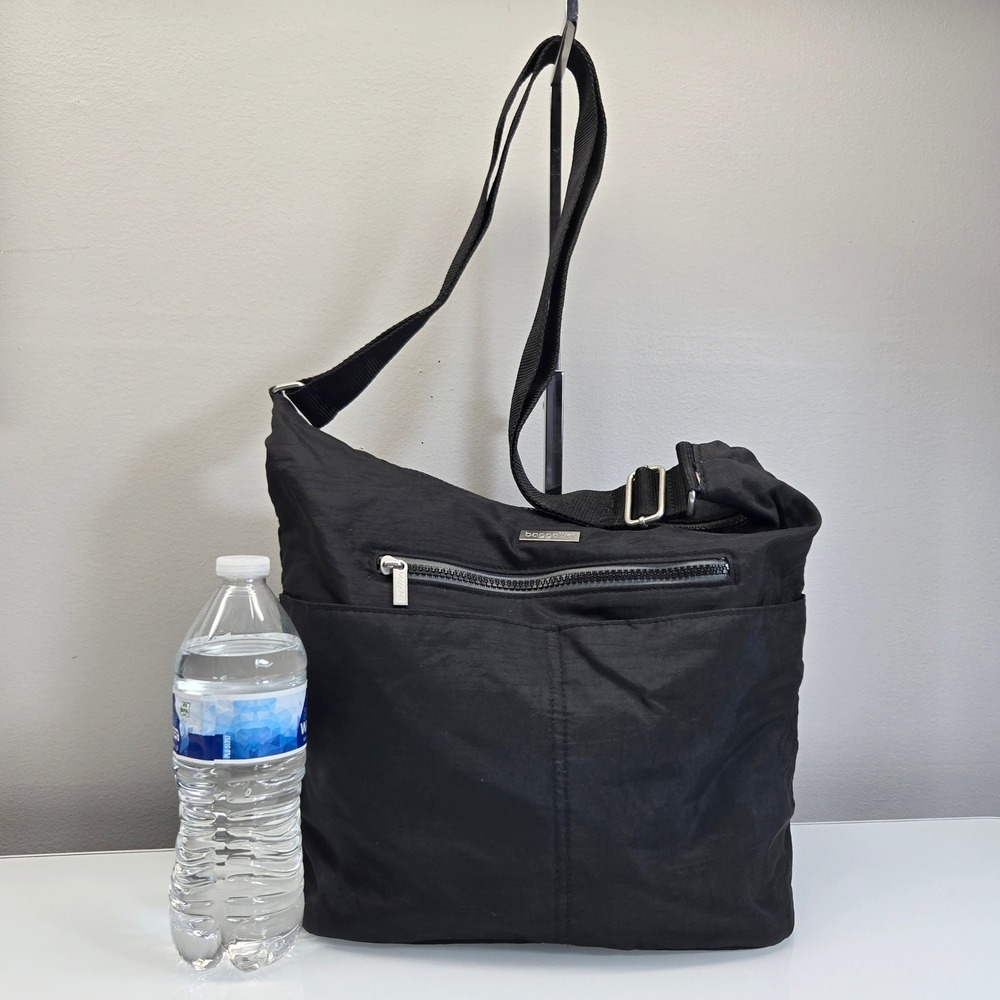 Baggallini Medium Black Nylon Crossbody Bag Lightweight Travel Water‎ Resistant